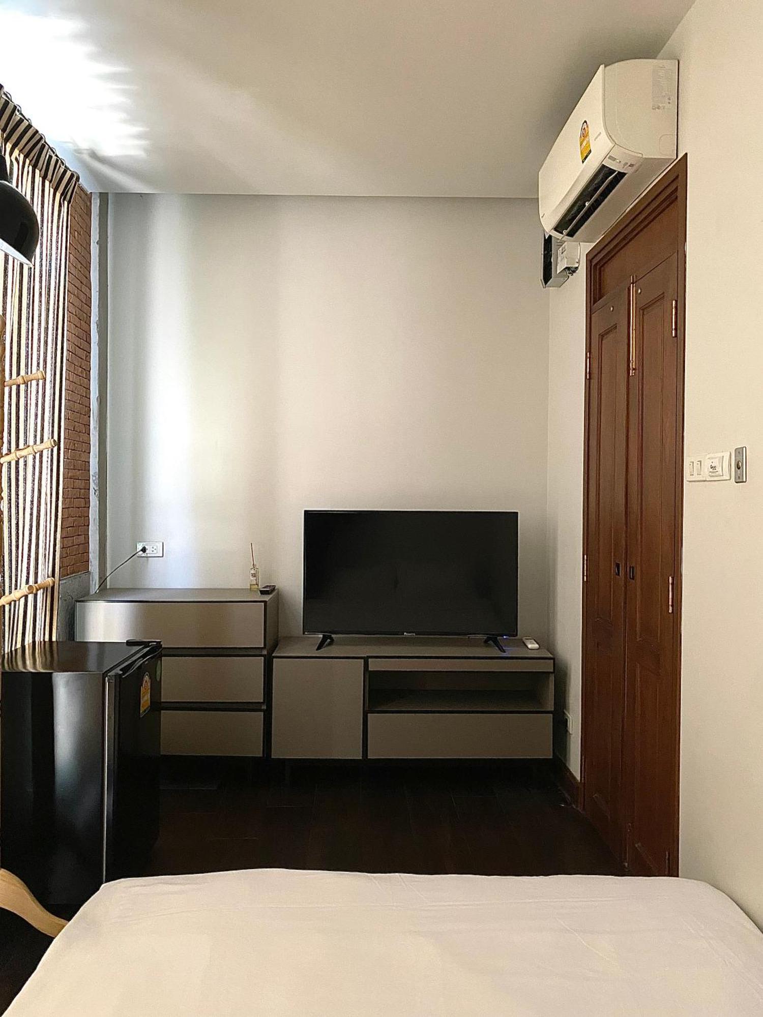 Khunluang Hostel (Adults Only) Chiang Mai Exterior foto